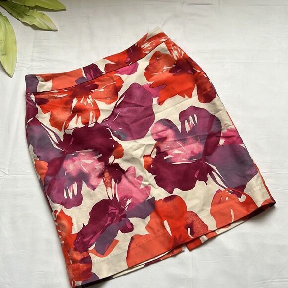 ⭐️LOFT Floral Silk Cotton Blend Watercolor Pencil Skirt⭐️ - Picture 1 of 6